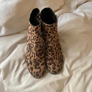 LEOPARD PRINT ANKLE BOOTIES SIZE 9